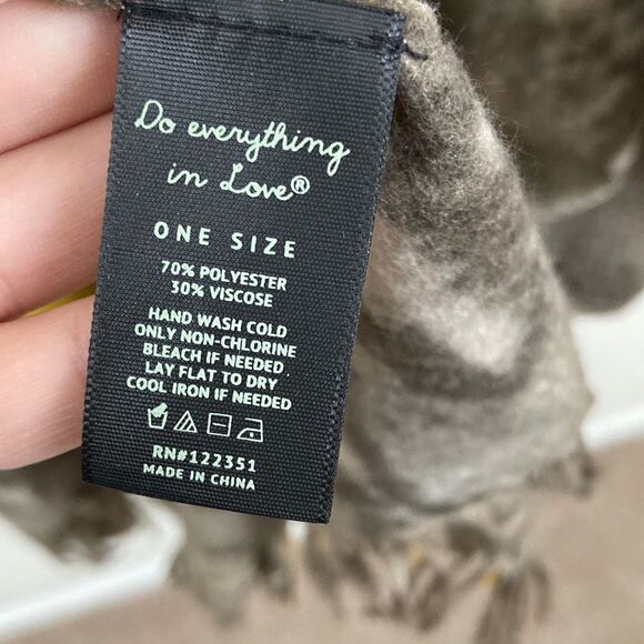 Do Everything in Love Snakeskin Pattern Oversized Shall - Picture 4 of 6